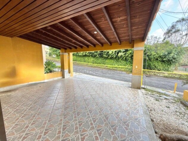 VENTA DE BELLA CASA EN SAN FRANCISCO DE HEREDIA. CERCA DE TODO. en San Francisco, Heredia — ₡ 120 000 000
