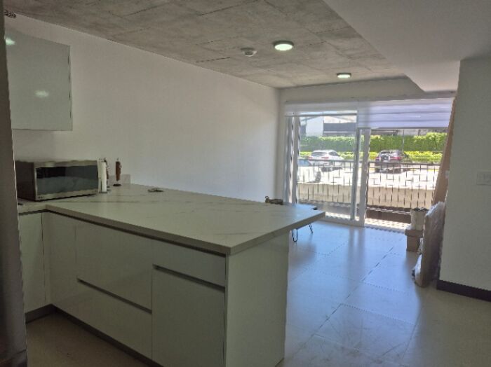 Apartamento Semi Amueblado en Alquiler en Khaya, Curridabat in Curridabat, San José — $1,000