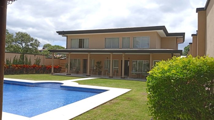Casa en venta Ciudad Colon con piscina in Colón, Mora, San José — $750,000