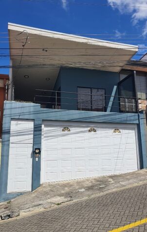 Venta de hermosa casa en Heredia in Ulloa, Heredia — ₡ 120 000 000