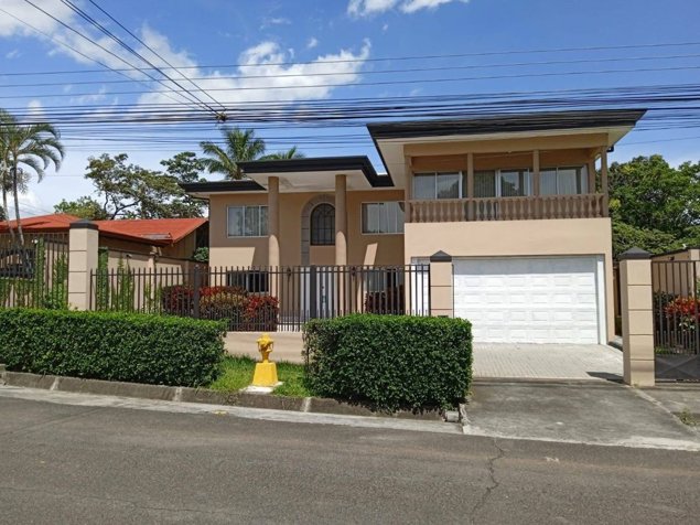 [Alquiler] Residencia de lujo en Ciudad Colón – Piscina en Colón, Mora, San José — $4,800