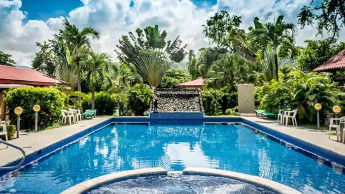 Hotel Boutique de 10 Habitaciones en Ubicación Premium de Jacó en Jacó, Garabito, Puntarenas — $1,500,000 - Foto 1 de 28