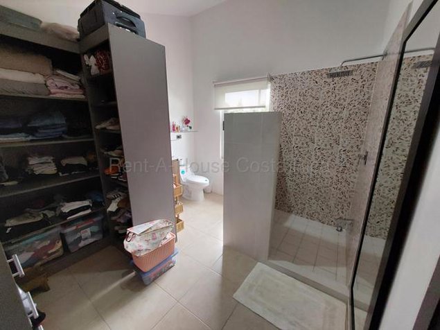 Venta de Casa en San Isidro de Heredia. RAH 27-490 en San Isidro, Heredia — $345,000 - Foto 3 de 16