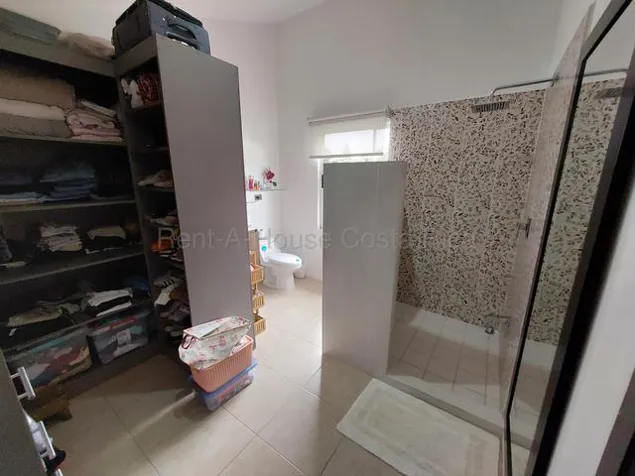 Venta de Casa en San Isidro de Heredia. RAH 27-490 en San Isidro, Heredia — $345,000 - Foto 3 de 16