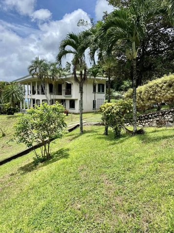 Exclusiva Villa con Tres Residencias y Vistas Panorámicas en San Mateo en San Mateo, Alajuela — $790,000 - Foto 2 de 51
