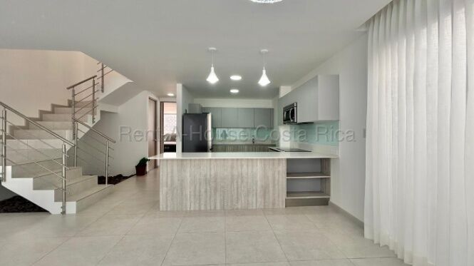Se alquila casa en Piedades Santa Ana 26-1741 en Piedades, Santa Ana, San José — $2,200