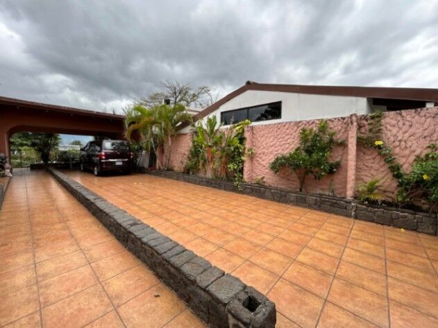 CASA EN VENTA EN ULLOA HEREDIA en Ulloa, Heredia — $320,000