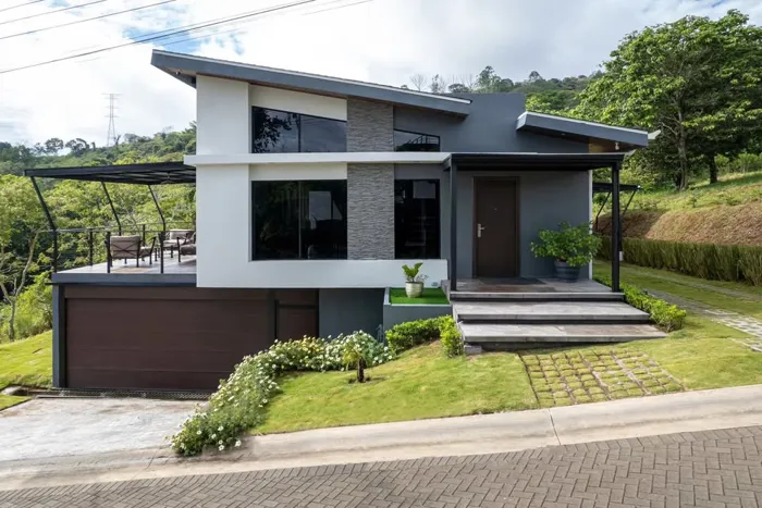 Casa Moderna en Ladera en Condominio Privado en Naranjo en Naranjo, Alajuela — $375,000