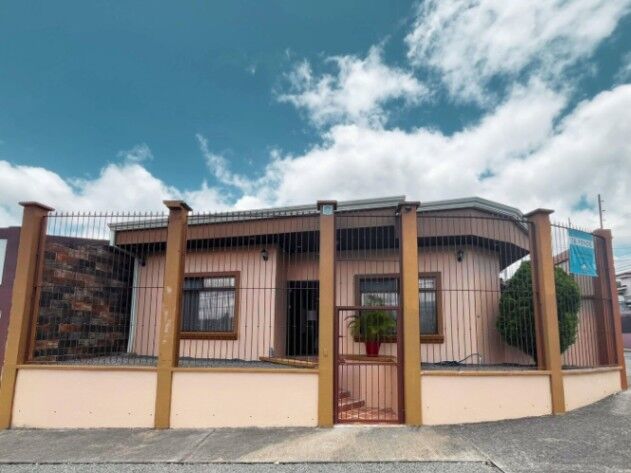 Venta de Casa en Paraíso de Cartago. RAH 25-1711 in Paraíso, Cartago — $157,000