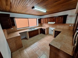 Amplia Casa en Alquiler con Uso Versátil en San Rafael de Santa Ana en San Rafael, Escazú, San José — $3,000 - Foto 3 de 32