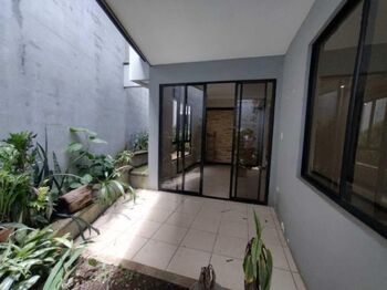 Venta de Excelente y Cómoda Casa en Barva, Heredia / JB OFC Mls. 25-163 in Santa Lucía, Barva, Heredia — $400,000 - Photo 5 of 27