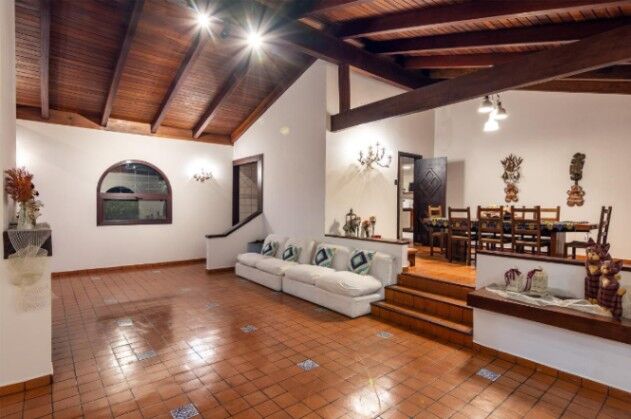 Alquiler de Excelente Casa en San Rafael de Escazú / OFC Mls. 25-1013 in San Rafael, Escazú, San José — $4,500