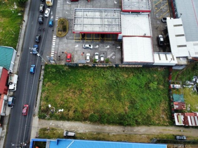 Lote comercial con doble frente y topografía plana ideal para desarrollo #25-1220 GS en Cinco Esquinas, Tibás, San José — $638,000