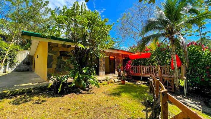 Home for sale in Atenas with Large Lot and Natural Surroundings en Jesús, Atenas, Alajuela — ₡ 110 000 000