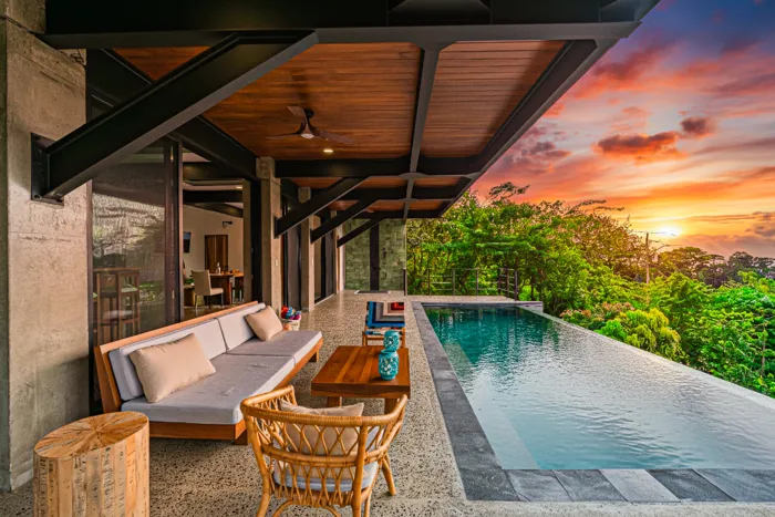 Oasis de lujo en Bahía Ballena: 5 habitaciones y piscina en Bahía Ballena, Osa, Puntarenas — $1,550,000