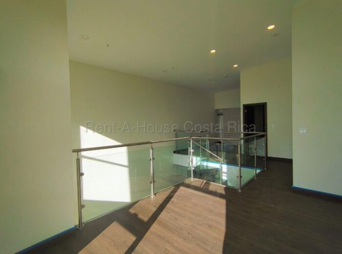 Penthouse de dos niveles con alta rentabilidad en Torres de Heredia #26-1807 GS en Ulloa, Heredia — $242,800