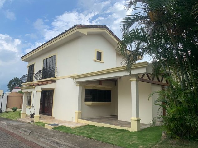 Venta de Casa con Inquilino Incluido Cond. La Jolla, Heredia, Belén in La Asunción, Belén, Heredia — $390,000 - Photo 2 of 15