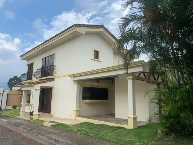 Venta de Casa con Inquilino Incluido Cond. La Jolla, Heredia, Belén en La Asunción, Belén, Heredia — $390,000 - Foto 2 de 15