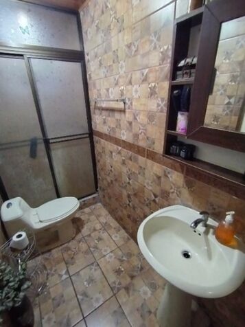 Casa en Escazú centrica en San Rafael, Escazú, San José — ₡ 65 000 000