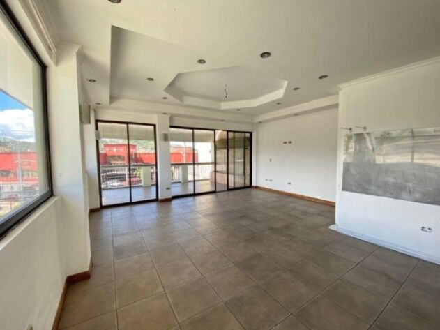 Centro comercial con 12 locales en zona exclusiva del oeste de San José #25-1838 GS en San Rafael, Escazú, San José — ₡ 1 750 000