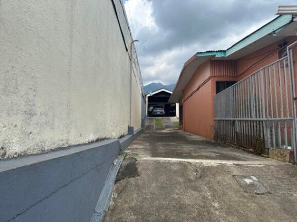 Venta de Casa en Escazú-Centro. RAH 23-3298 en Escazú, San José — ₡ 95 000 000