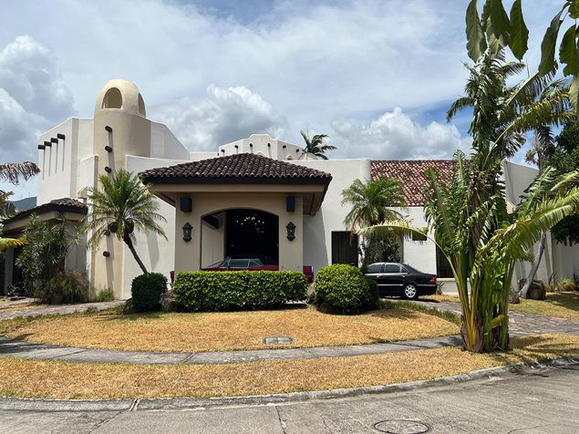 Exclusivo Condominio en Bosques de Lindora in Santa Ana, San José — $1,650,000