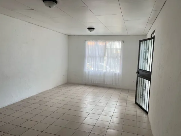 Venta de casa en Heredia-Mercedes Norte. en Mercedes, Heredia — ₡ 88 000 000 - Foto 3 de 13