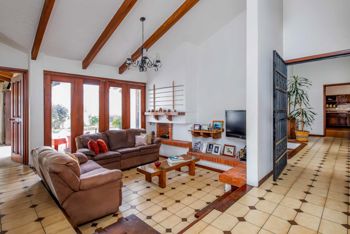 Casa de Una Planta con Piscina en Venta en Trejos Montealegre en San Rafael, Escazú, San José — $475,000 - Foto 4 de 21