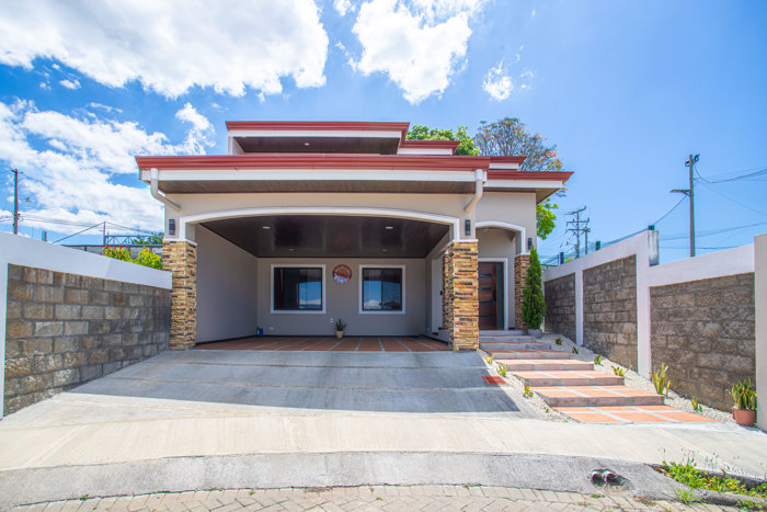 House for Sale in Altabrisa Condominium, Grecia in Grecia, Alajuela — ₡ 110 000 000