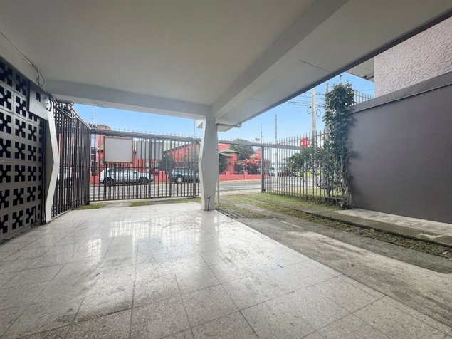 Alquiler de Local Esquinero Montes de Oca, San Pedro in San Rafael, Escazú, San José — ₡ 825 000 - Photo 2 of 15