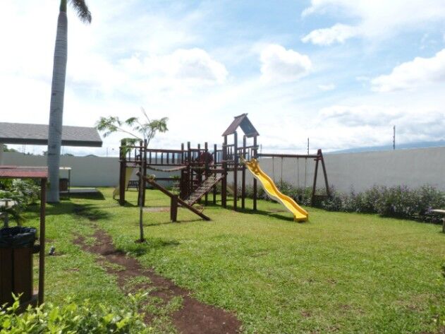 Venta de Magnifica Casa en Guachipelín, Escazú / OFC in San Rafael, Escazú, San José — $280,000