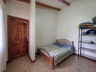 Venga de Casa de Lujo en Curridabat. RAH 27-97 en Granadilla, Curridabat, San José — $650,000 - Foto 2 de 10