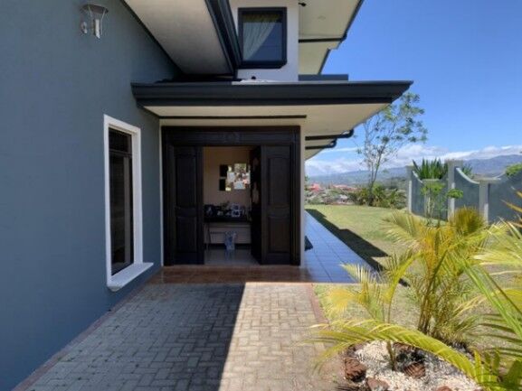 Se alquila moderna casa en condominio de San Ramon Alajuela 23-2847 en San Ramón, Alajuela — $2,500