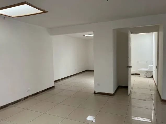 Local comercial en Barrio Escalante en Catedral, San José — $1,800 - Foto 3 de 9