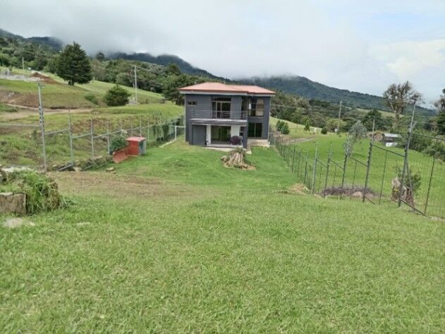 LINDA CASA EN SAN RAFAEL DE HEREDIA en San Rafael, Heredia — $430,000