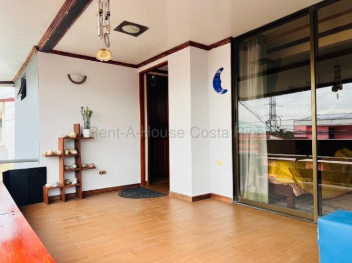 Alquiler casa amueblada con jacuzzi, balcón y 2 parqueos #26-2176 GS in Sabanilla, Montes De Oca, San José — $1,731