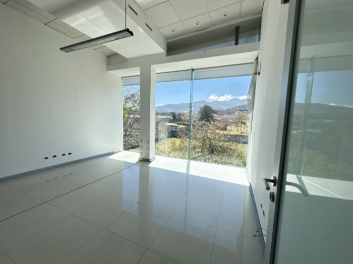 ALQUILO OFICINAS MODERNAS EN SANTA ANA. in Santa Ana, San José — $1,785