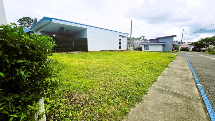 Venta de Lote en Esquinero en Condominio Altabrisa- Grecia in Grecia, Alajuela — ₡ 29 000 000
