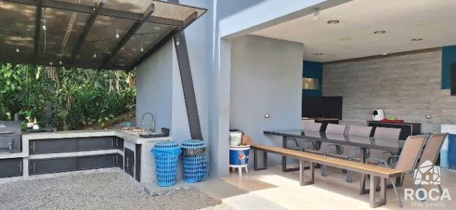 Luxury house for sale in Perez Zeledón  in San Isidro De El General, Pérez Zeledón, San José — $524,000