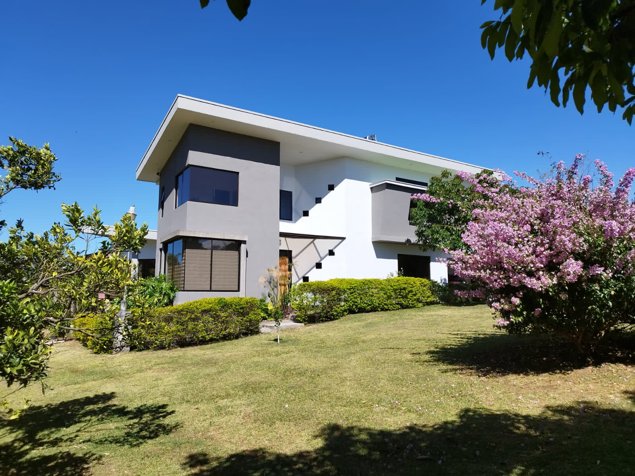 VENTA DE CASA SAN PEDRO DE BARVA HEREDIA, CON PISCINA Cod. GU1122 in Barva, Heredia — $1,000,000