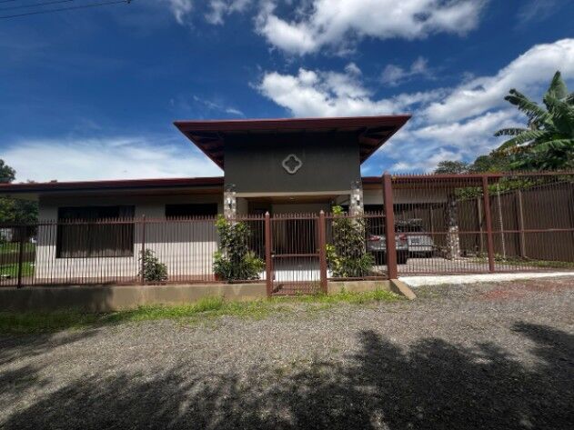 BELLA Y LUJOSA CASA EN ATENAS, ALAJUELA.  en Atenas, Alajuela — $375,000