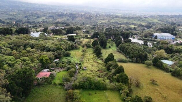 SE VENDE BELLÍSIMA PROPIEDAD EN SAN ISIDRO DE HEREDIA.  en San Isidro, Heredia — ₡ 162 000 000