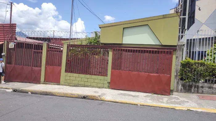 PROPERTY FOR MULTIPLE INVESTMENT OPPORTUNITIES IN SAN JOSE in Desamparados, San José — ₡ 400 000 000