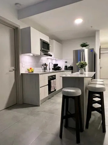 ALQUILO APARTAMENTO AMOBLADO EN NÚCLEO SABANA en Merced, San José — ₡ 650 000