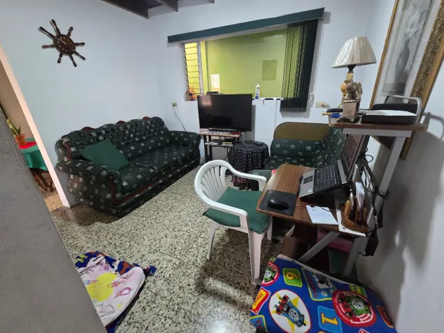 Corner house for sale in Guadalupe, Mixed Use, Open Residential, REDUCED in Guadalupe, Goicoechea, San José — ₡ 100 000 000 - Photo 3 of 23