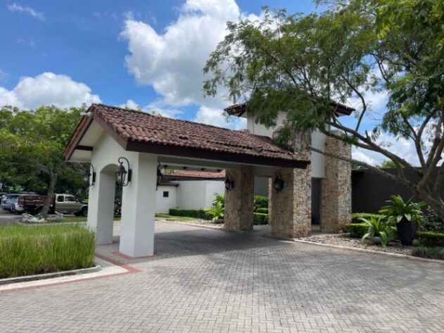 Se vende lote en Uruca Santa Ana 25-1426 in Uruca, Santa Ana, San José — $736,740