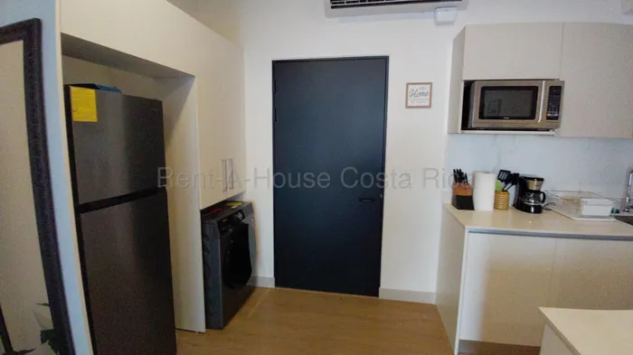 Alquiler de Apartamento AMUEBLADO en Secret Escalante. RAH 27-996 in Carmen, San José — $1,100 - Photo 2 of 7