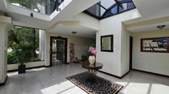 Venta de Apartamento en Escazú-San Rafael. en San Rafael, Escazú, San José — $290,000