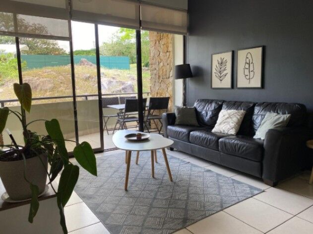 Venta de Precioso Apartamento en Santa Ana / Mls. 26-10 OFC JB in Santa Ana, San José — $185,000