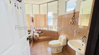 Casa en venta cerca de la playa Punta Leona in Tárcoles, Garabito, Puntarenas — $270,000 - Photo 5 of 12